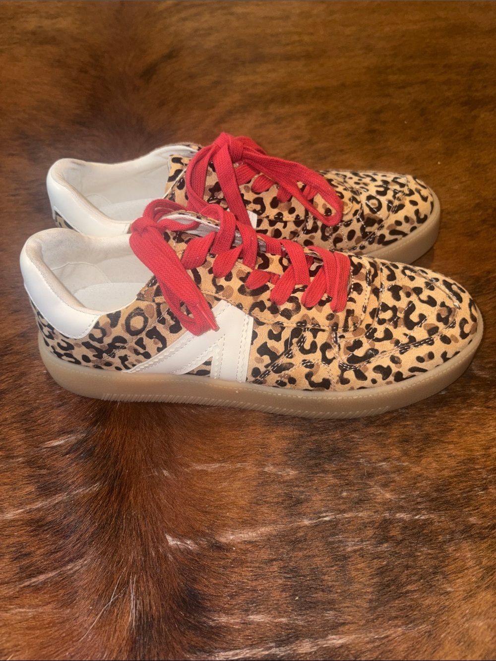 Mia womenâs sneakers NWT 8.5 - Picture 2 of 3